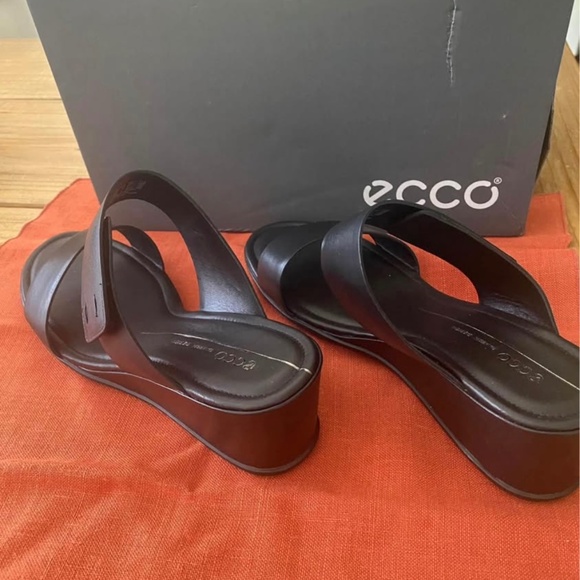 Ecco Sandal, Sz 9 - Picture 1 of 6